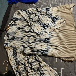 Ellen Tracy Navy and Cream Abstract Blouse